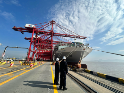 寧波舟山港2024年首批外貿新能源汽車順利出海，助力綠色貿易與技術出口